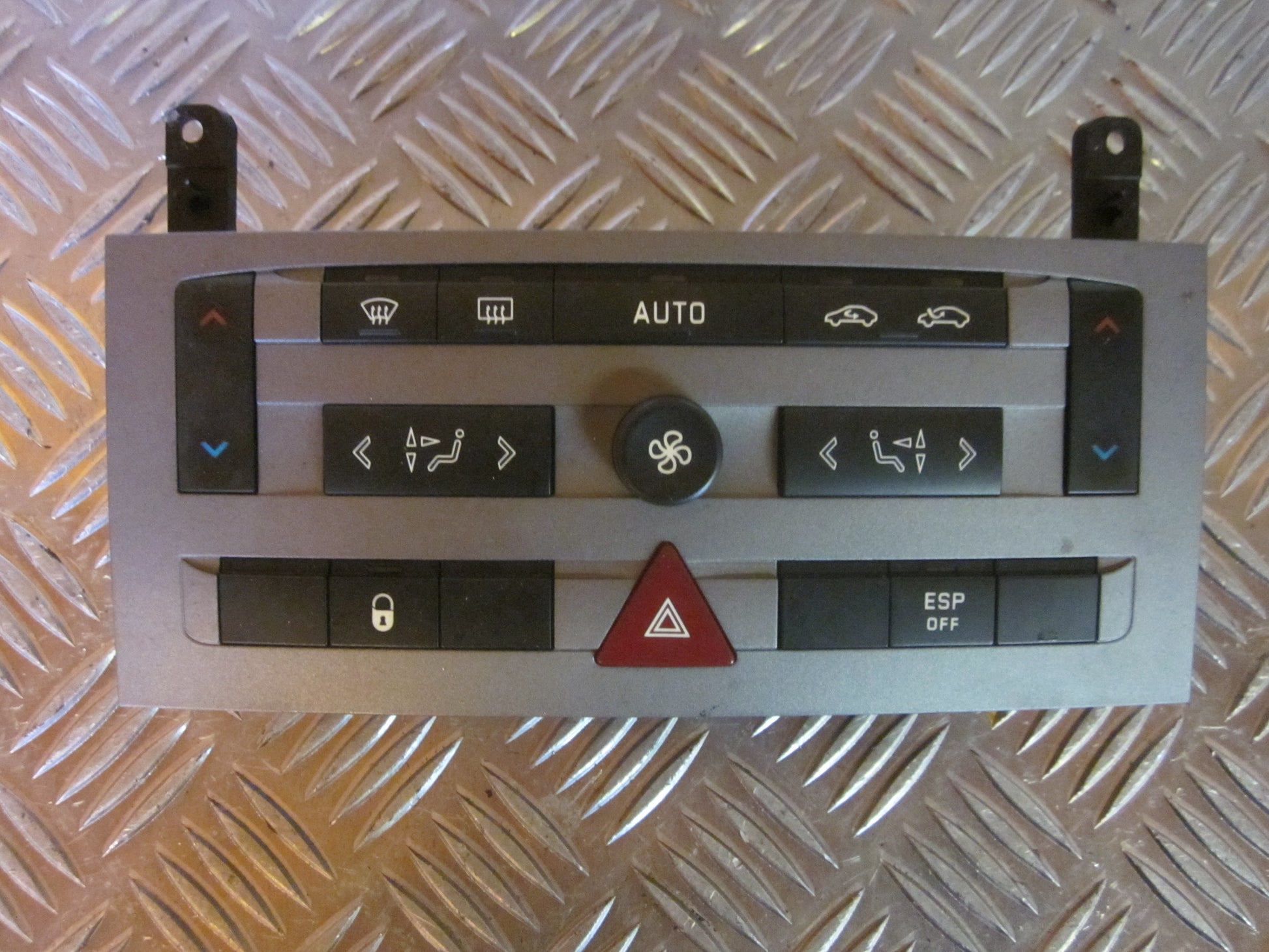 Peugeot 407 Varmeregulering Med OEM Nr. Ophugger Fra Peugeot Ophugger