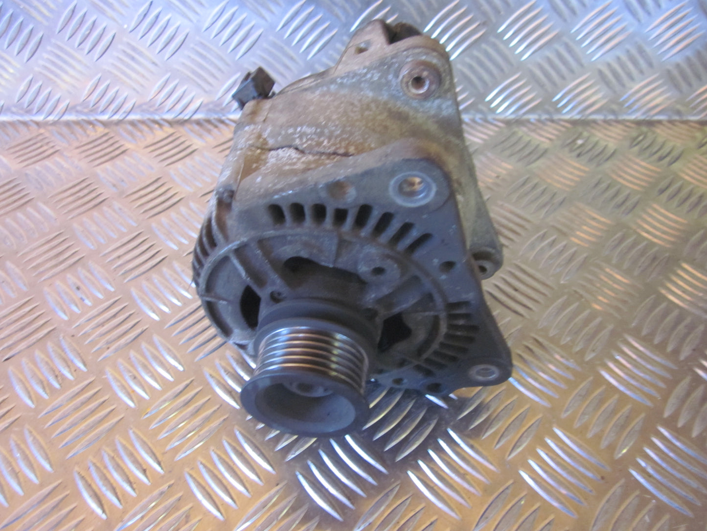 VW Polo 3 5D 6N Generator Med OEM Nr. 0123310001 Fra VW Ophugger