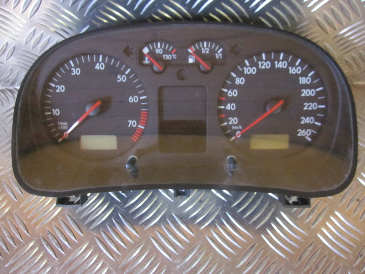 VW Golf 4 1J Speedometer - Instrument Med OEM Nr. 1J0920821A Fra VW Ophugger