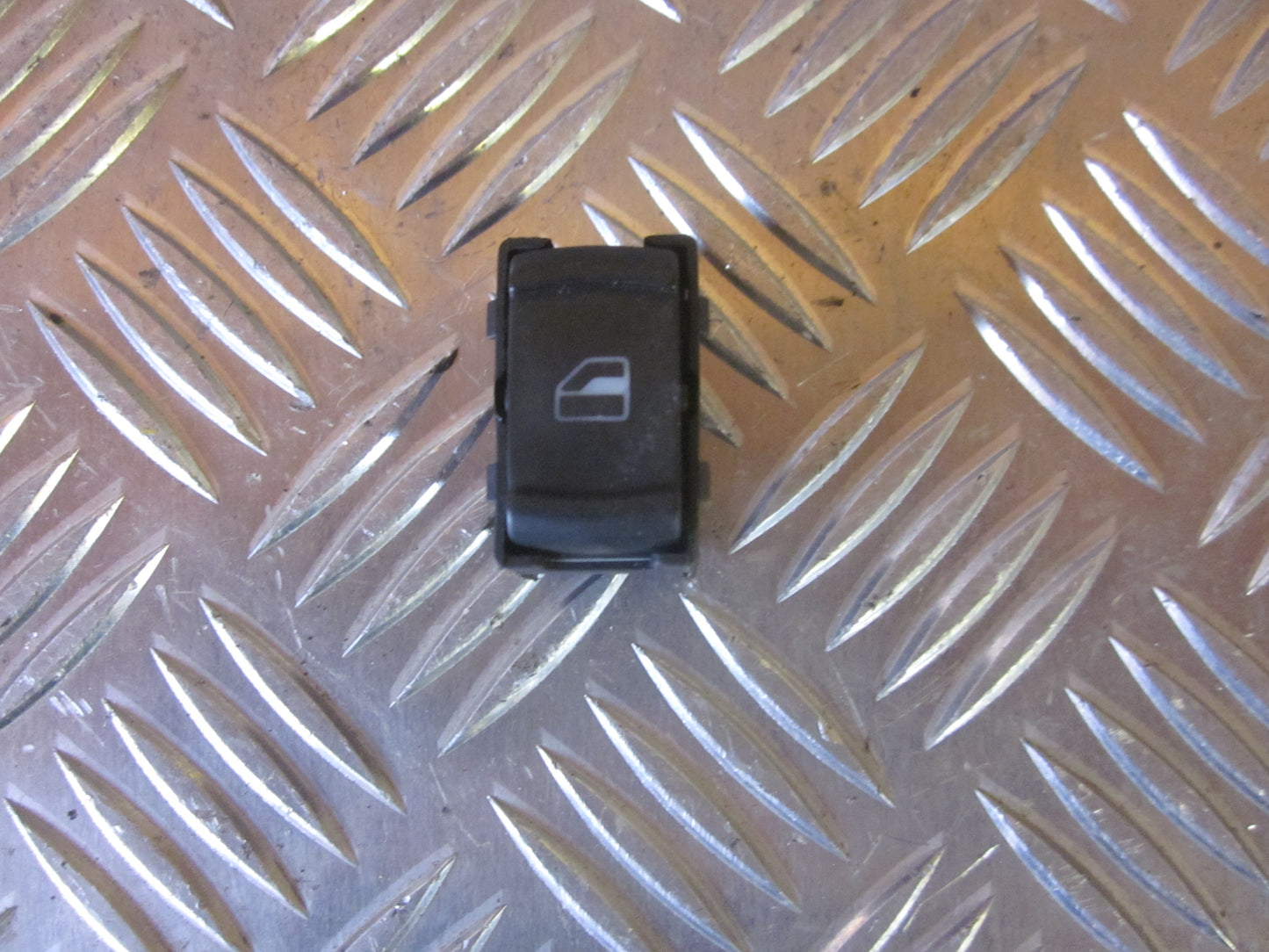 VW Golf 4 1J Kontakt Rudehejs Med OEM Nr. 3B0959855B Fra VW Ophugger