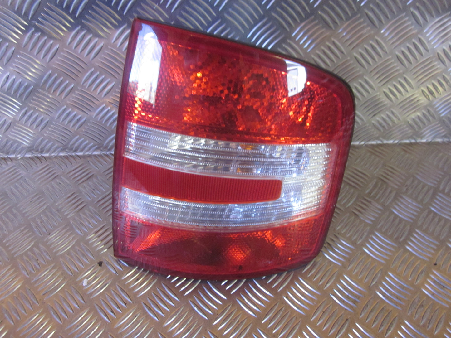 Skoda Fabia Baglygte Med OEM Nr. 6Y9945112D Fra Skoda Ophugger