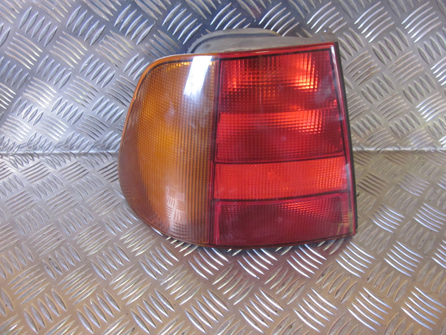 VW Polo CLA Variant 6K Baglygte Med OEM Nr. Ophugger Fra VW Ophugger