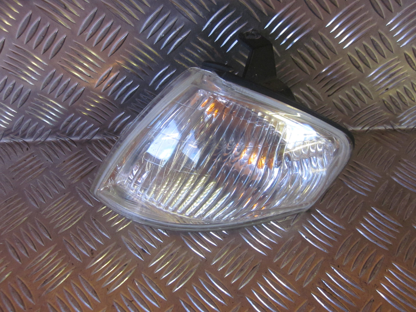 Mazda 323 F 5D BJ14 Blinklygte For Med OEM Nr. Ophugger Fra Mazda Ophugger