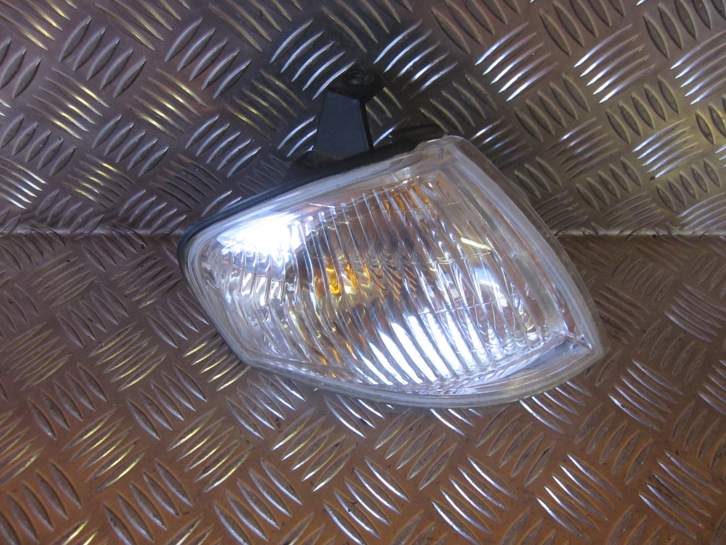 Mazda 323 F 5D BJ14 Blinklygte For Med OEM Nr. Ophugger Fra Mazda Ophugger