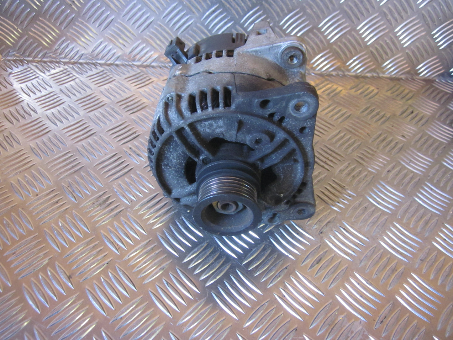 VW Passat Generator Med OEM Nr. 0123505011 Fra VW Ophugger