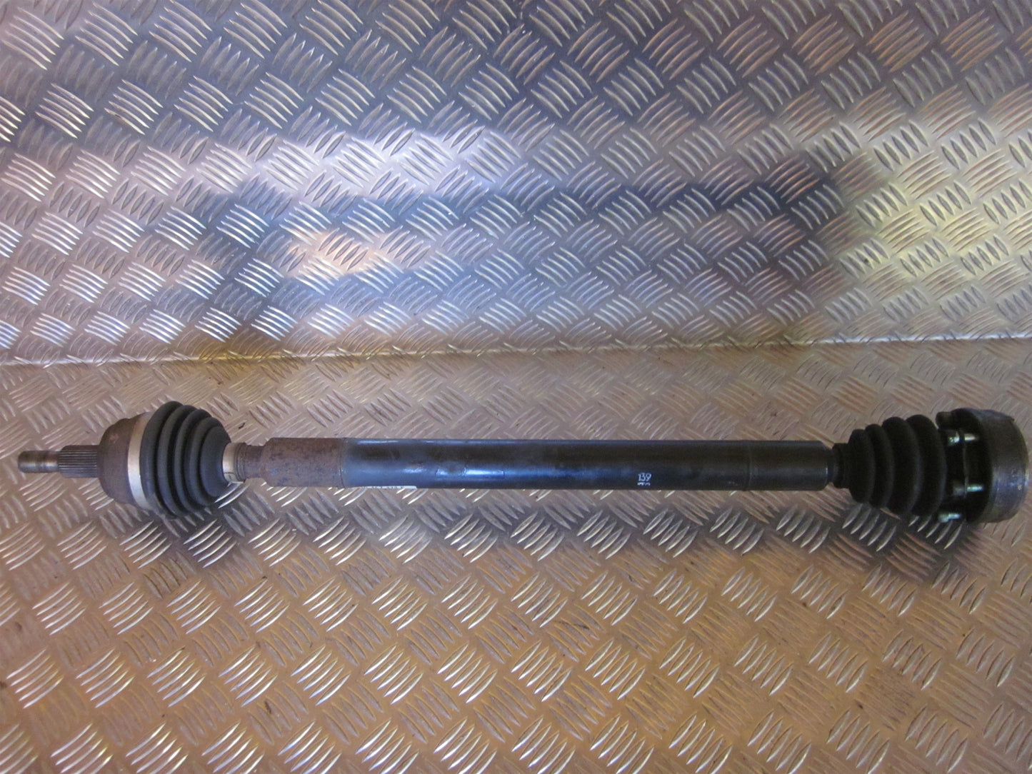 VW Golf 4 1J Trækaksel For H Med OEM Nr. 1J0407272F Fra VW Ophugger