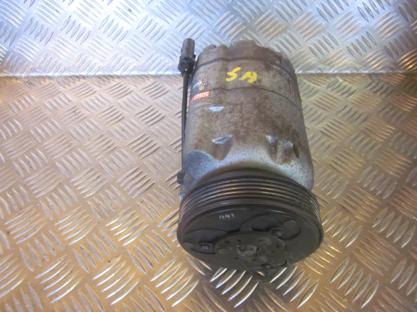 VW Golf 4 1J Aircondition Pumpe Med OEM Nr. 1J0820803G Fra VW Ophugger