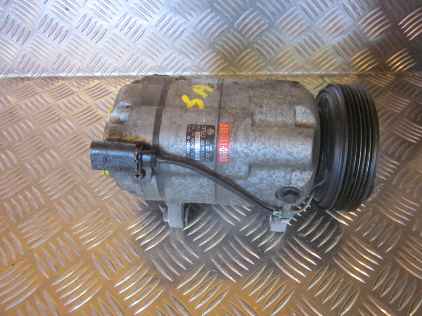 VW Golf 4 1J Aircondition Pumpe Med OEM Nr. 1J0820803G Fra VW Ophugger