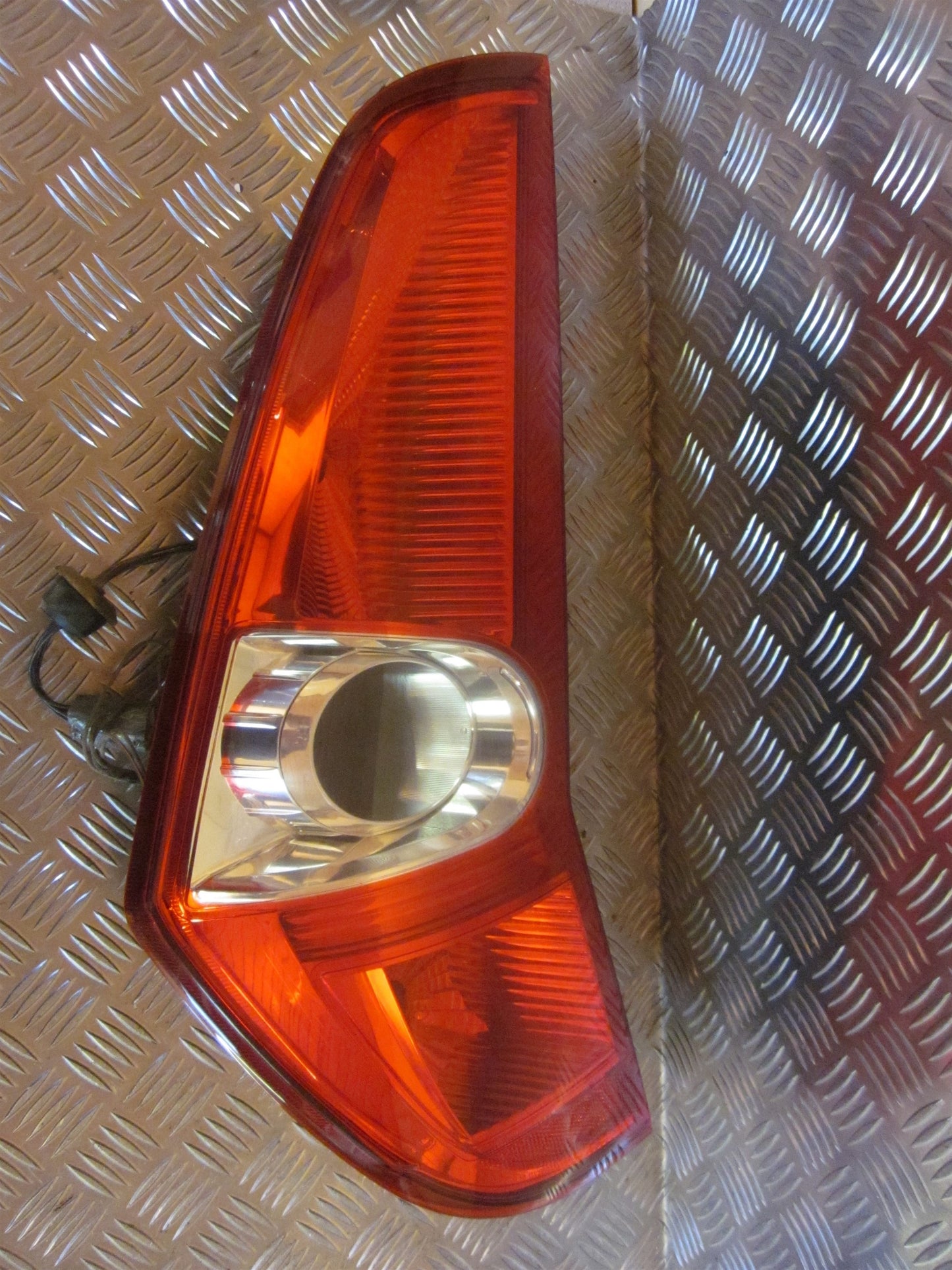 Suzuki Splash Baglygte Med OEM Nr. Ophugger Fra Suzuki Ophugger