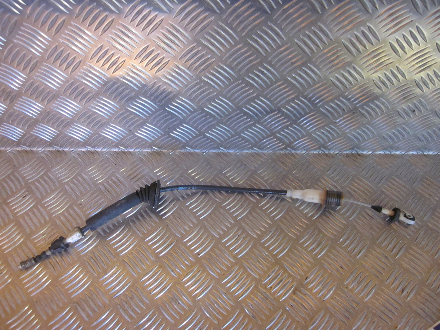 Mercedes 190 W201 Speederkabel Med OEM Nr. Ophugger Fra Mercedes Ophugger