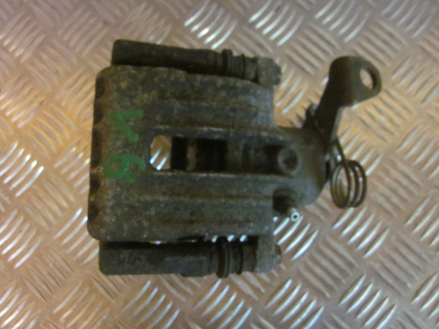 Alfa Romeo 147 Bremsekaliber VB Med OEM Nr. Ophugger Fra Alfa Romeo Ophugger