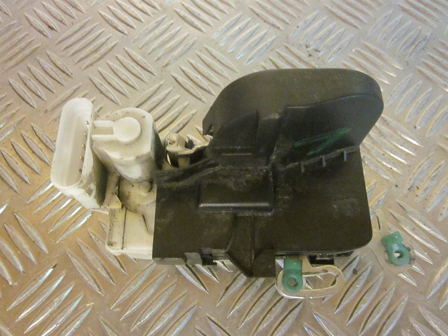 Alfa Romeo 147 Dørlås Med OEM Nr. Ophugger Fra Alfa Romeo Ophugger