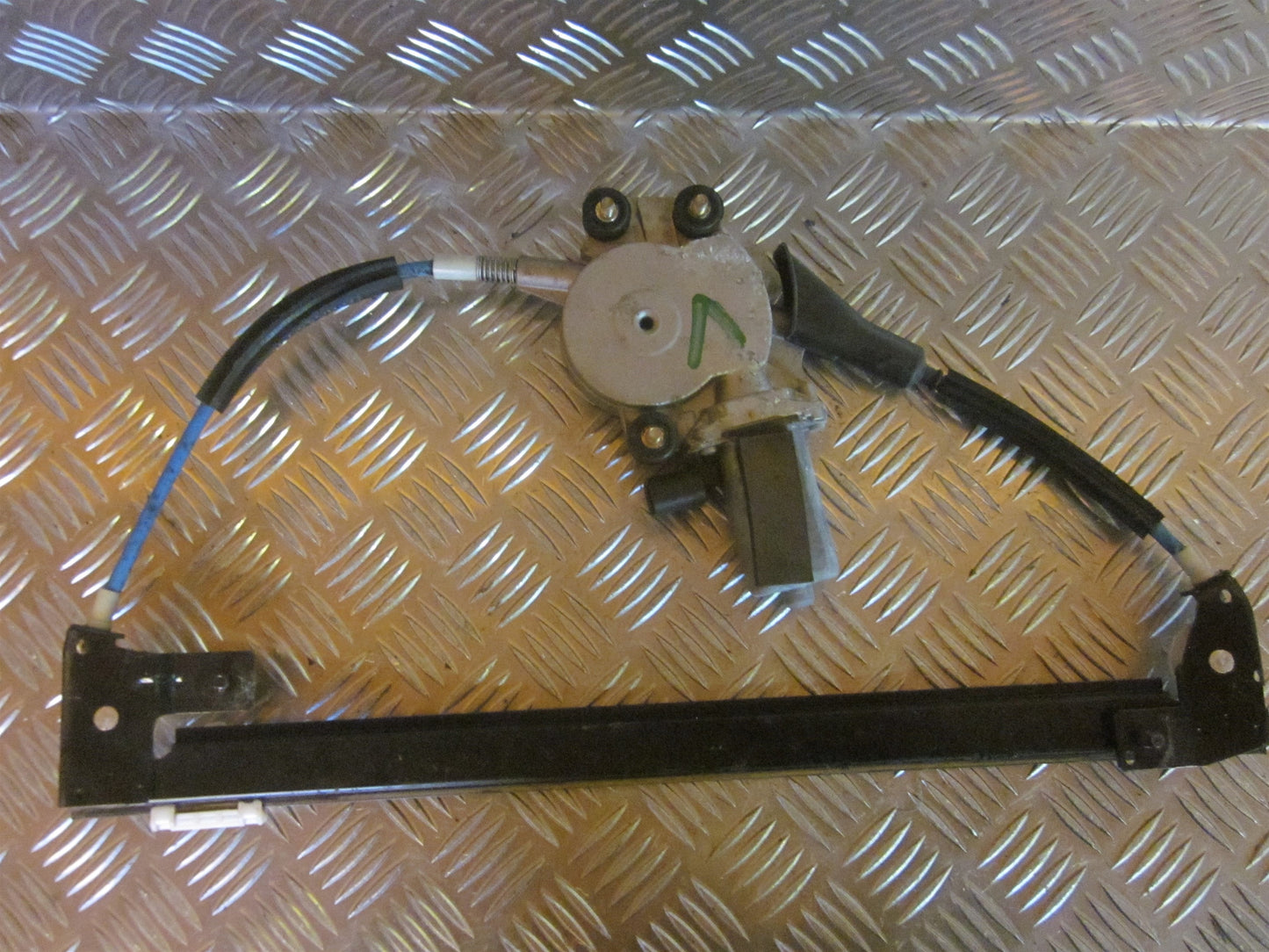 Alfa Romeo 147 Rudemotor - Rudehejs Med OEM Nr. Ophugger Fra Alfa Romeo Ophugger