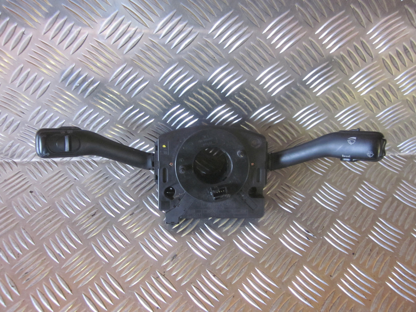 VW Passat 3B Kontakt Combi Med OEM Nr. Ophugger Fra VW Ophugger