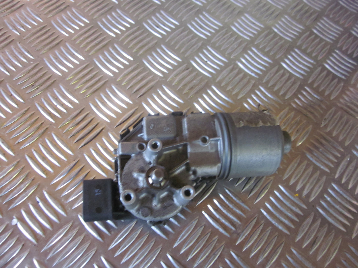 VW Passat 3B Viskermotor Med OEM Nr. 3B1955113C Fra VW Ophugger