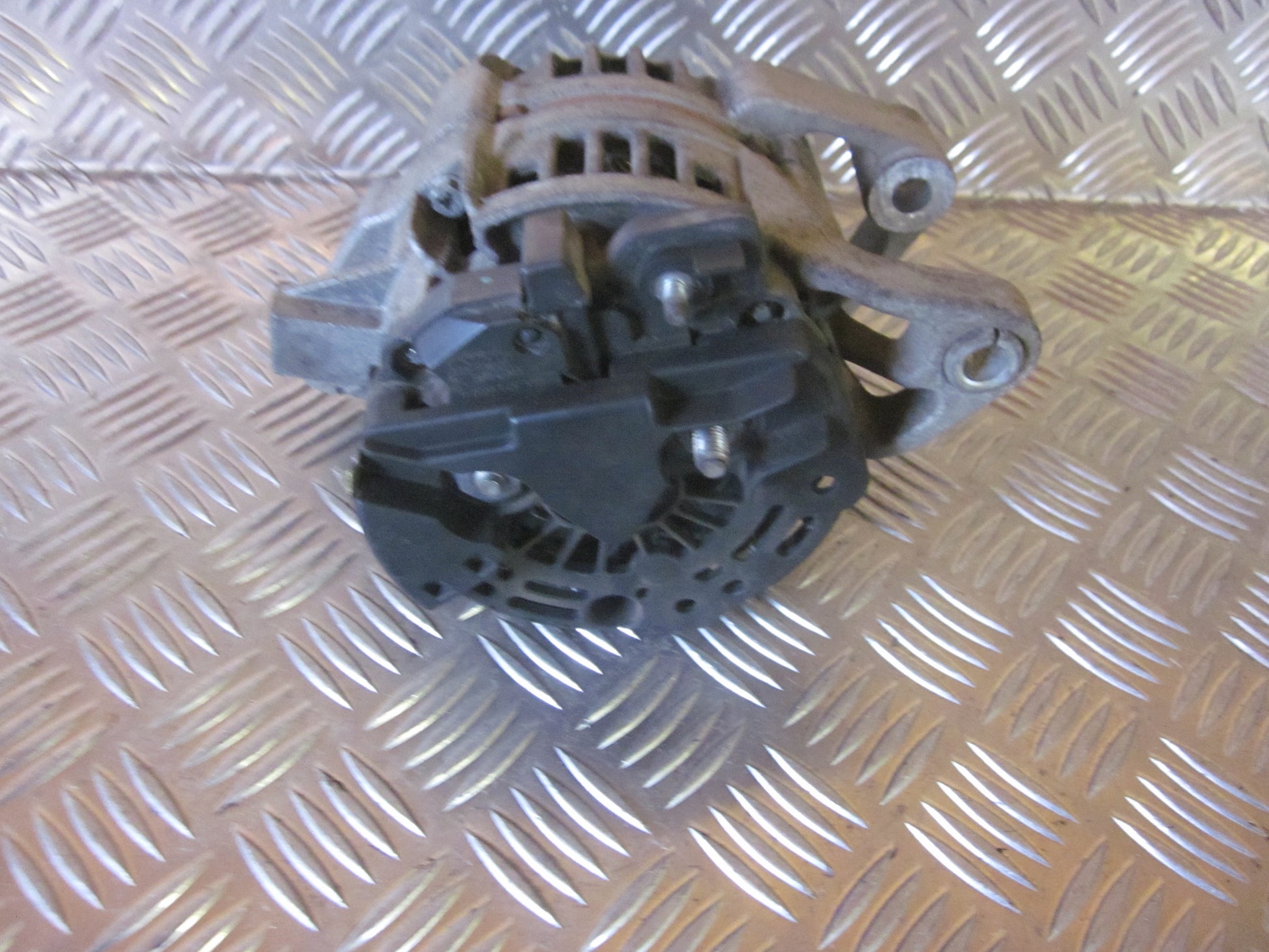 Opel Zafira A Generator Med OEM Nr. 0124225002 Fra Opel Ophugger