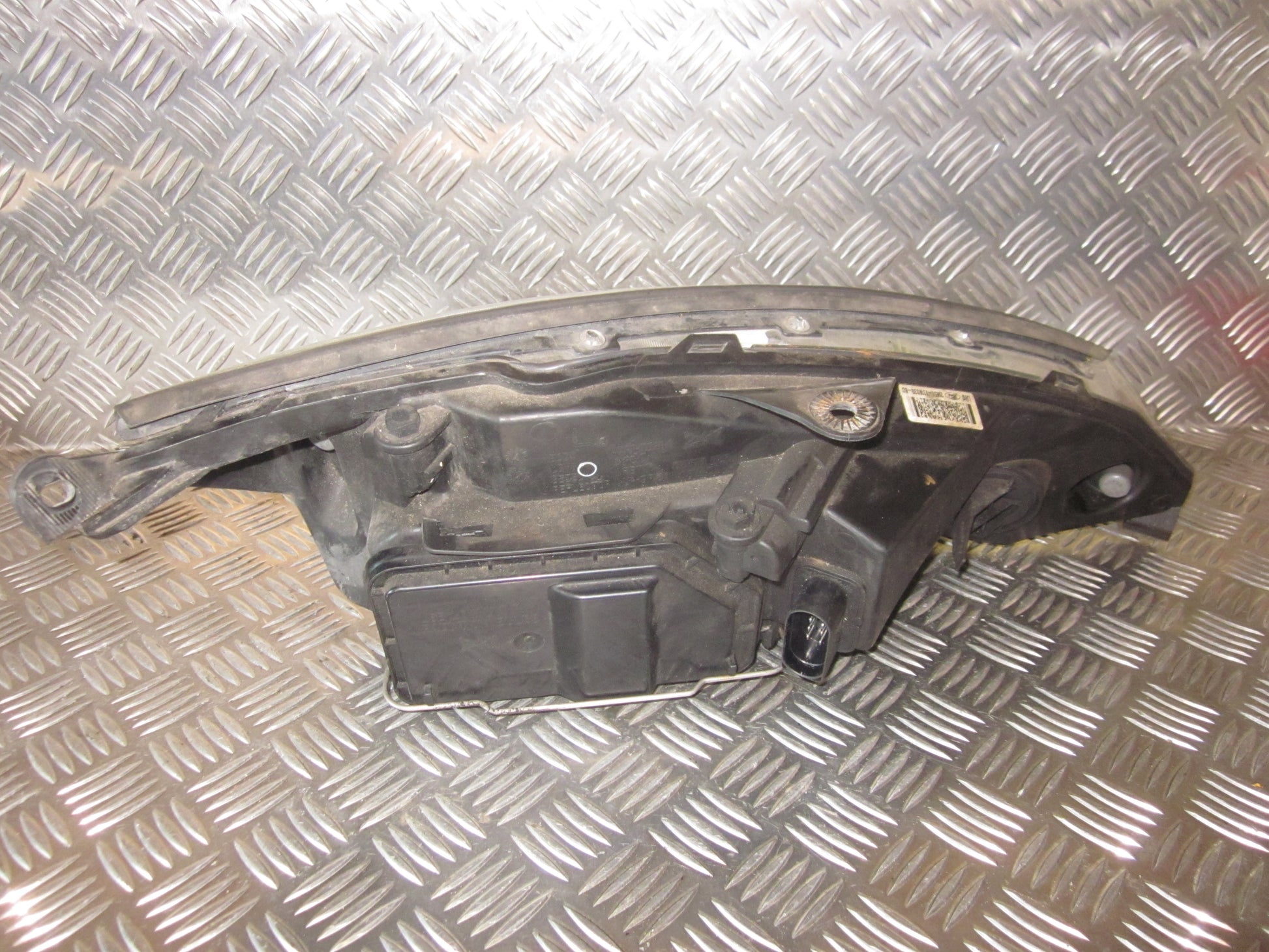 Ford Focus Forlygte Med OEM Nr. 2M5113W030BD Fra Ford Ophugger