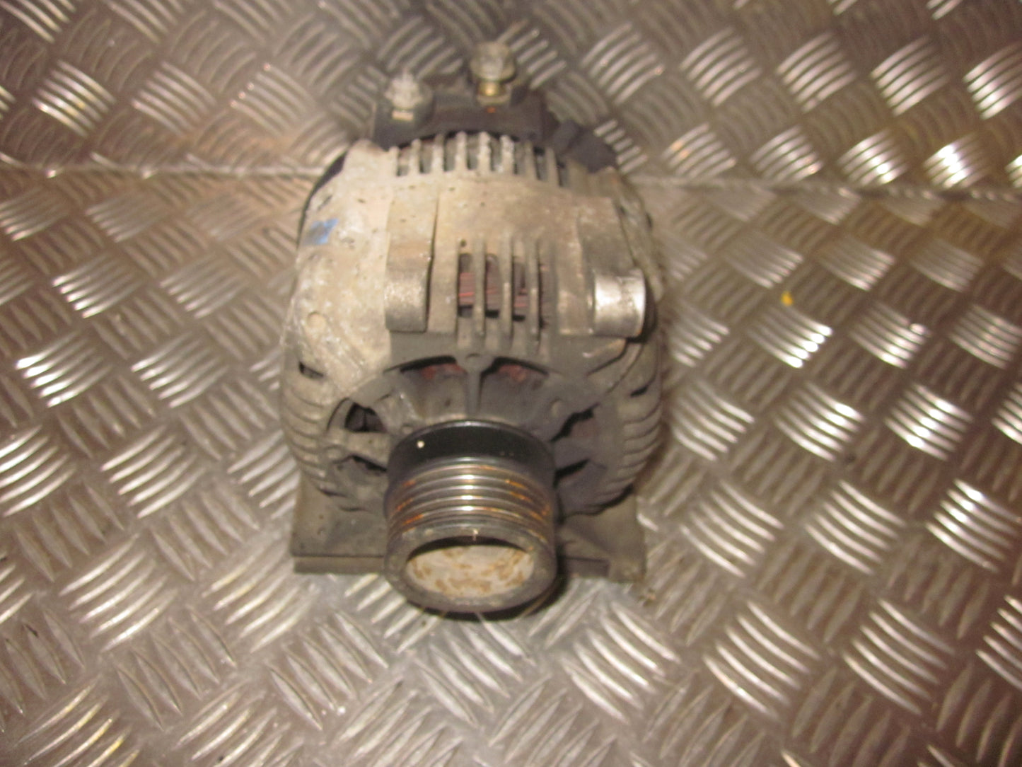 Mercedes A W168 Generator Med OEM Nr. 0111545602 Fra Mercedes Ophugger