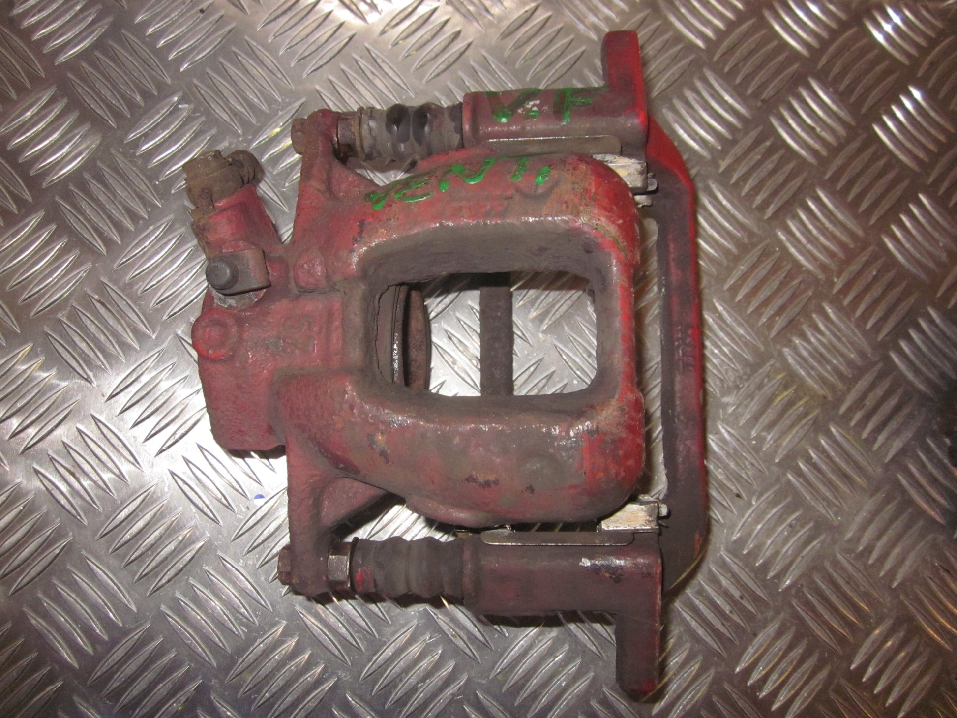 Peugeot 407 Bremsekaliber VF Med OEM Nr. Ophugger Fra Peugeot Ophugger