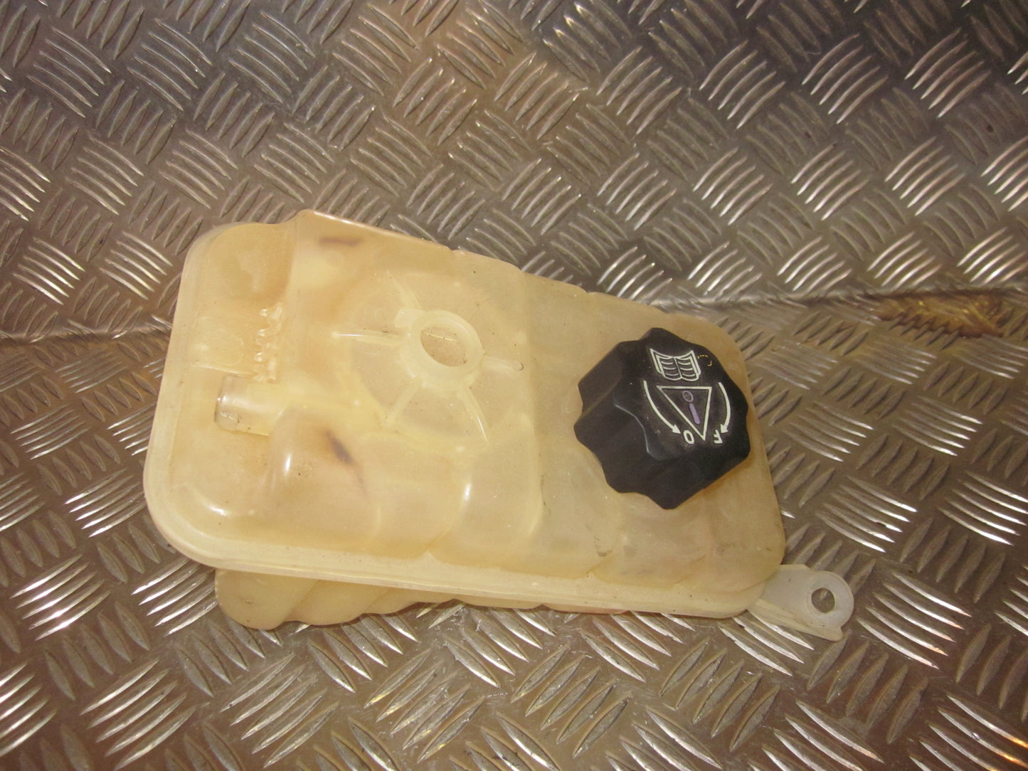 Peugeot 407 Ekspansionsbehold Med OEM Nr. Ophugger Fra Peugeot Ophugger