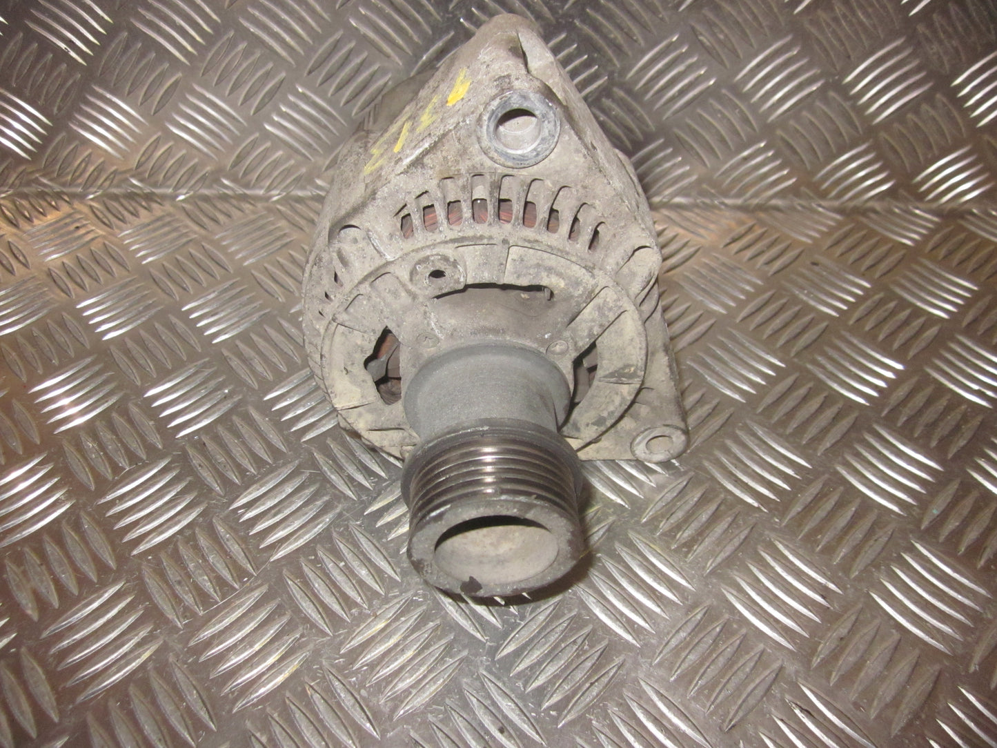 Saab 900 Generator Med OEM Nr. Ophugger Fra Saab Ophugger