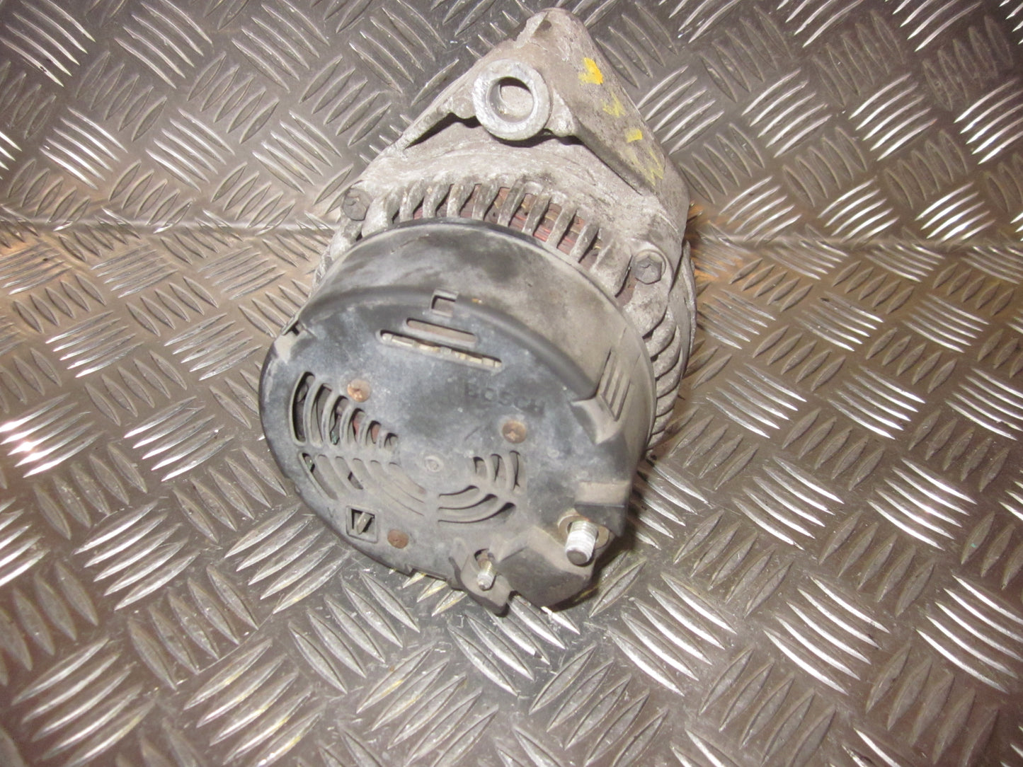 Saab 900 Generator Med OEM Nr. Ophugger Fra Saab Ophugger