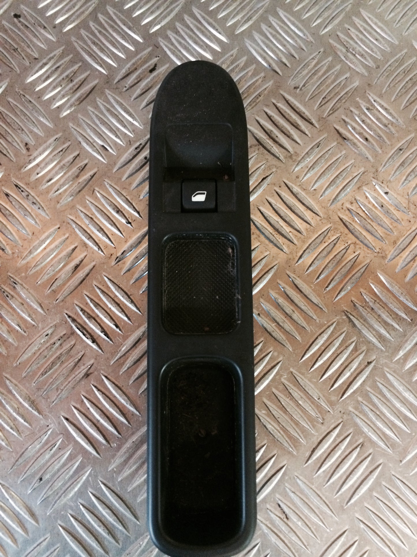 Peugeot 207 Kontakt Rudehejs Med OEM Nr. Ophugger Fra Peugeot Ophugger