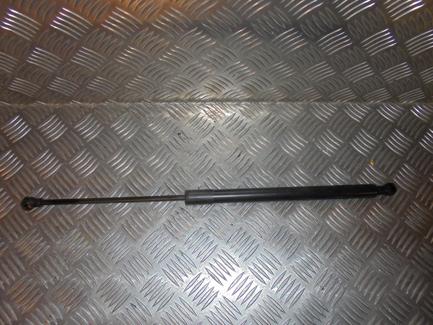 Peugeot 207 Bagklapsdæmper Med OEM Nr. Ophugger Fra Peugeot Ophugger