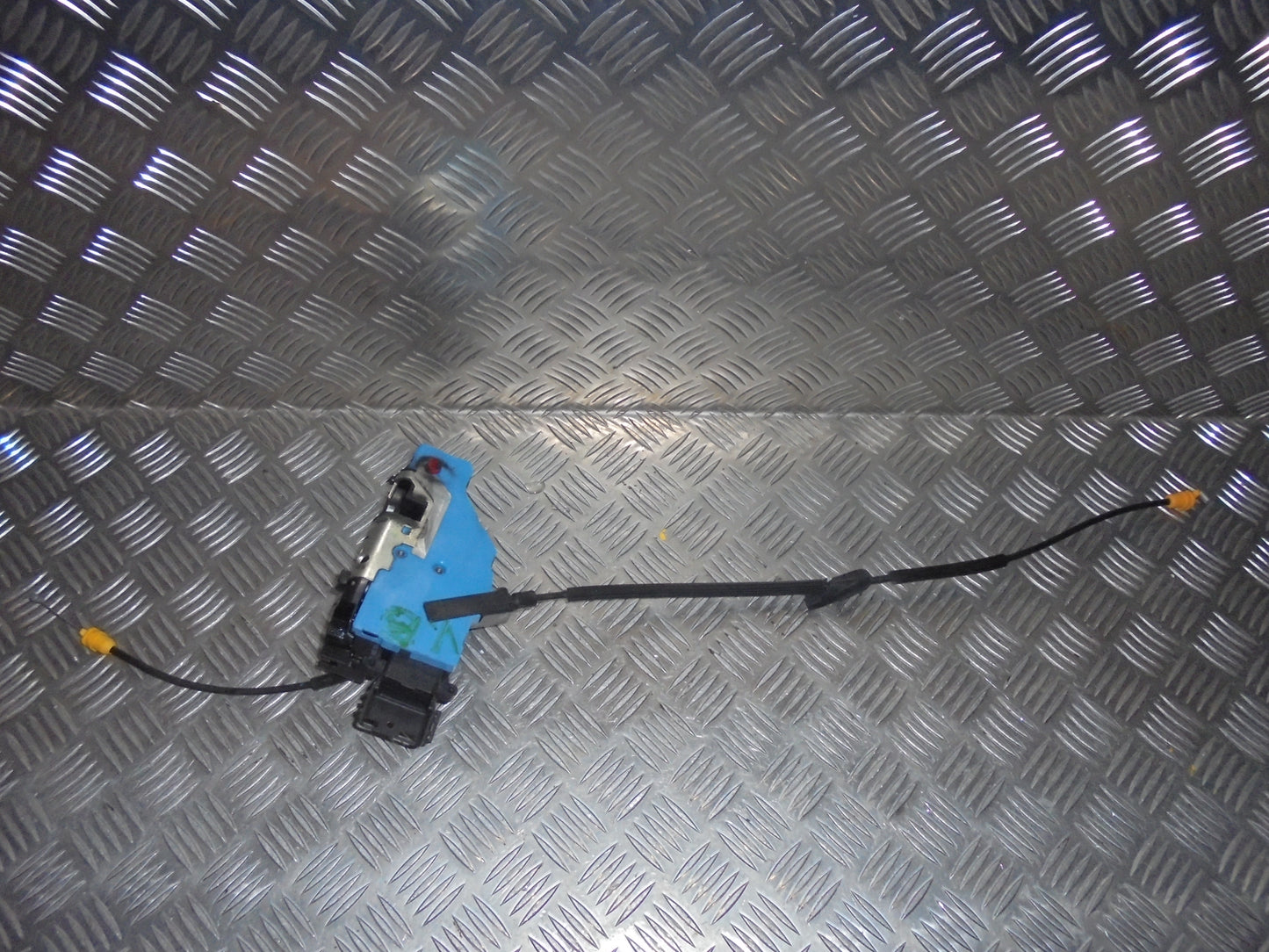 Peugeot 207 Dørlås Med OEM Nr. 24090158 Fra Peugeot Ophugger