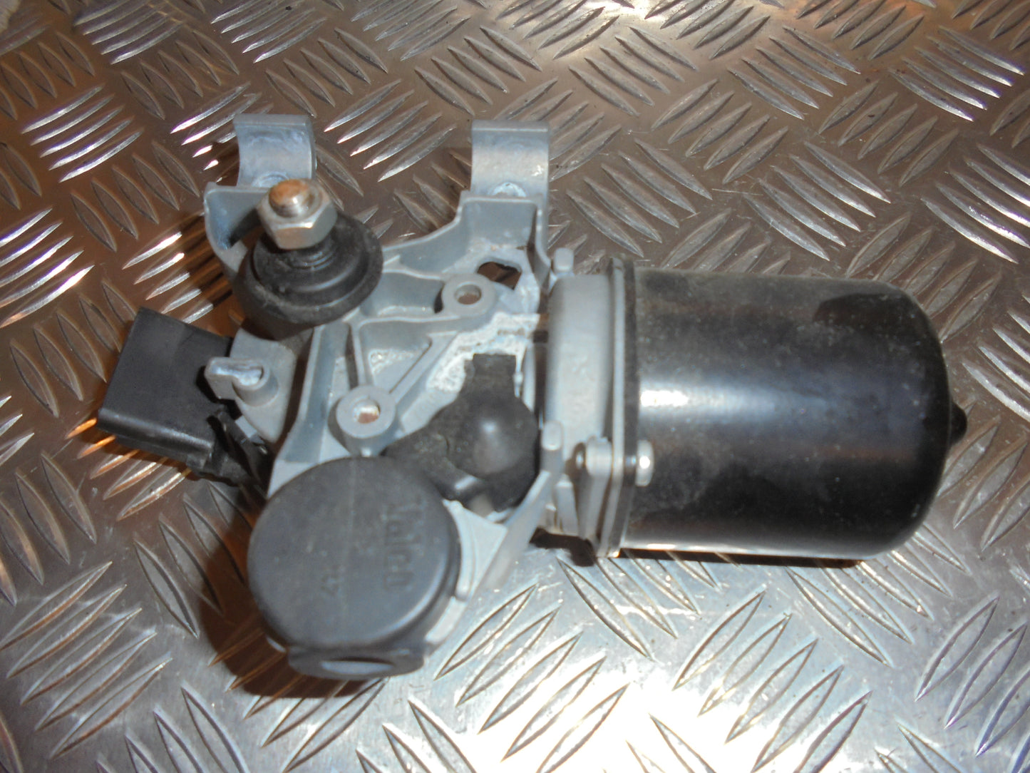 Citroen C1 Viskermotor Med OEM Nr. 850100H011 Fra Citroen Ophugger