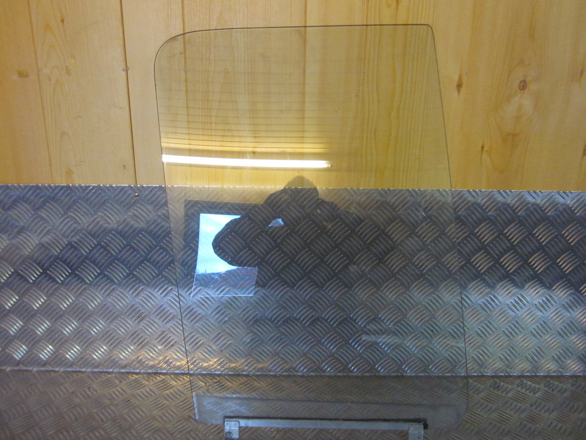 Ford Transit Forhj Dørrude - Siderude Med OEM Nr. Ophugger Fra Ford Ophugger