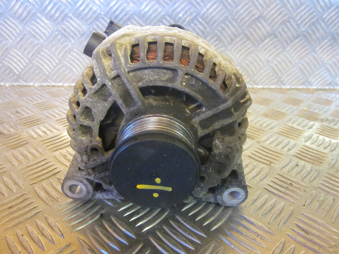 Peugeot 307 Generator Med OEM Nr. 5705AS Fra Peugeot Ophugger