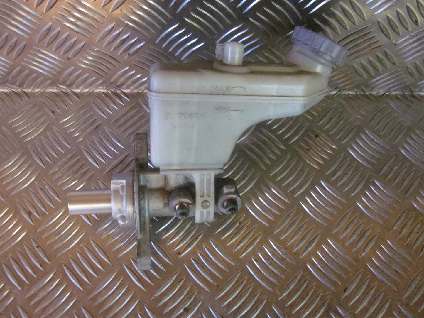 Suzuki Splash Bremsehovedcylinder Med OEM Nr. Ophugger Fra Suzuki Ophugger