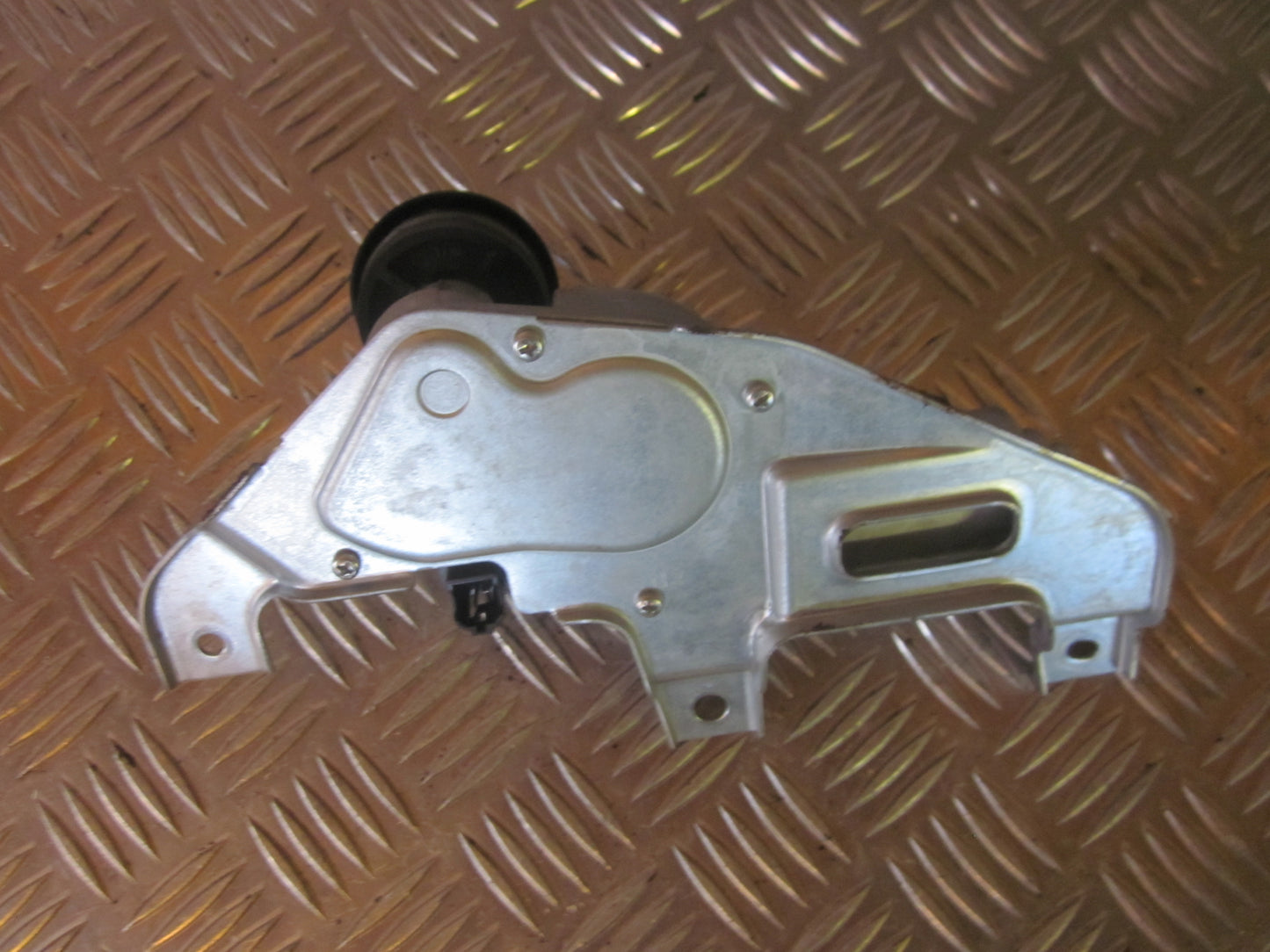 Suzuki Splash Bagrudevisker Motor Med OEM Nr. 3881051K10 Fra Suzuki Ophugger