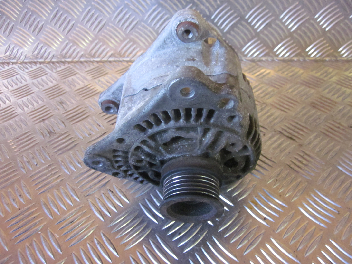 VW Polo 3 5D 6N Generator Med OEM Nr. 012310019 Fra VW Ophugger