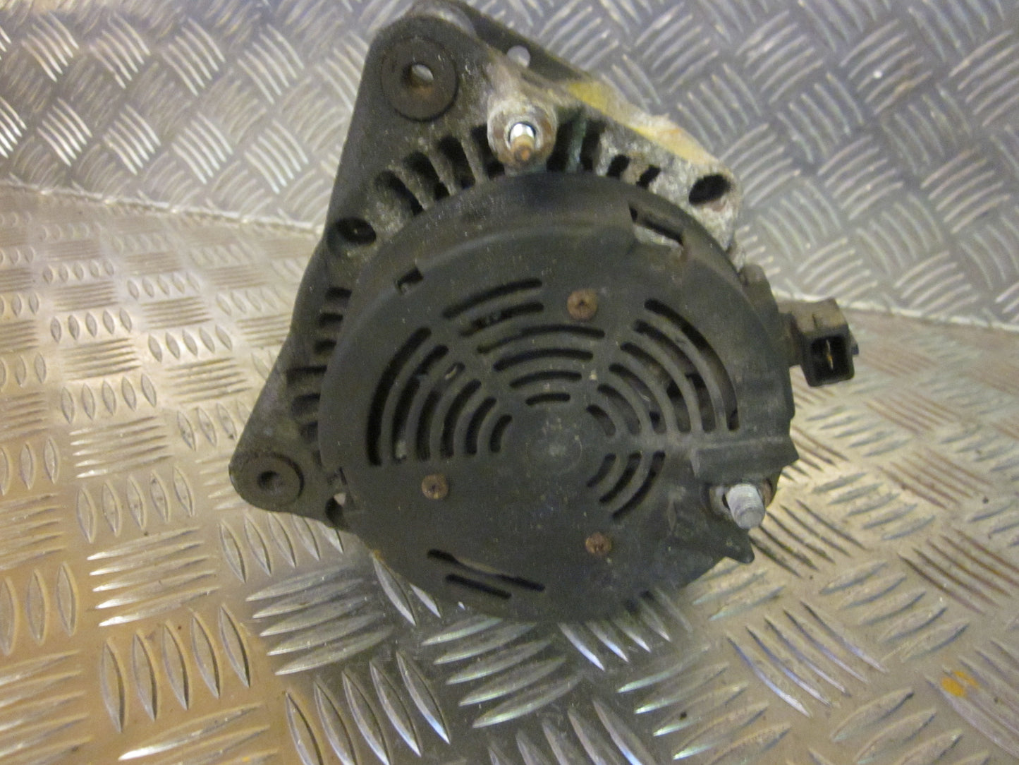 VW Polo CLA Variant 6K Generator Med OEM Nr. 028903025H Fra VW Ophugger