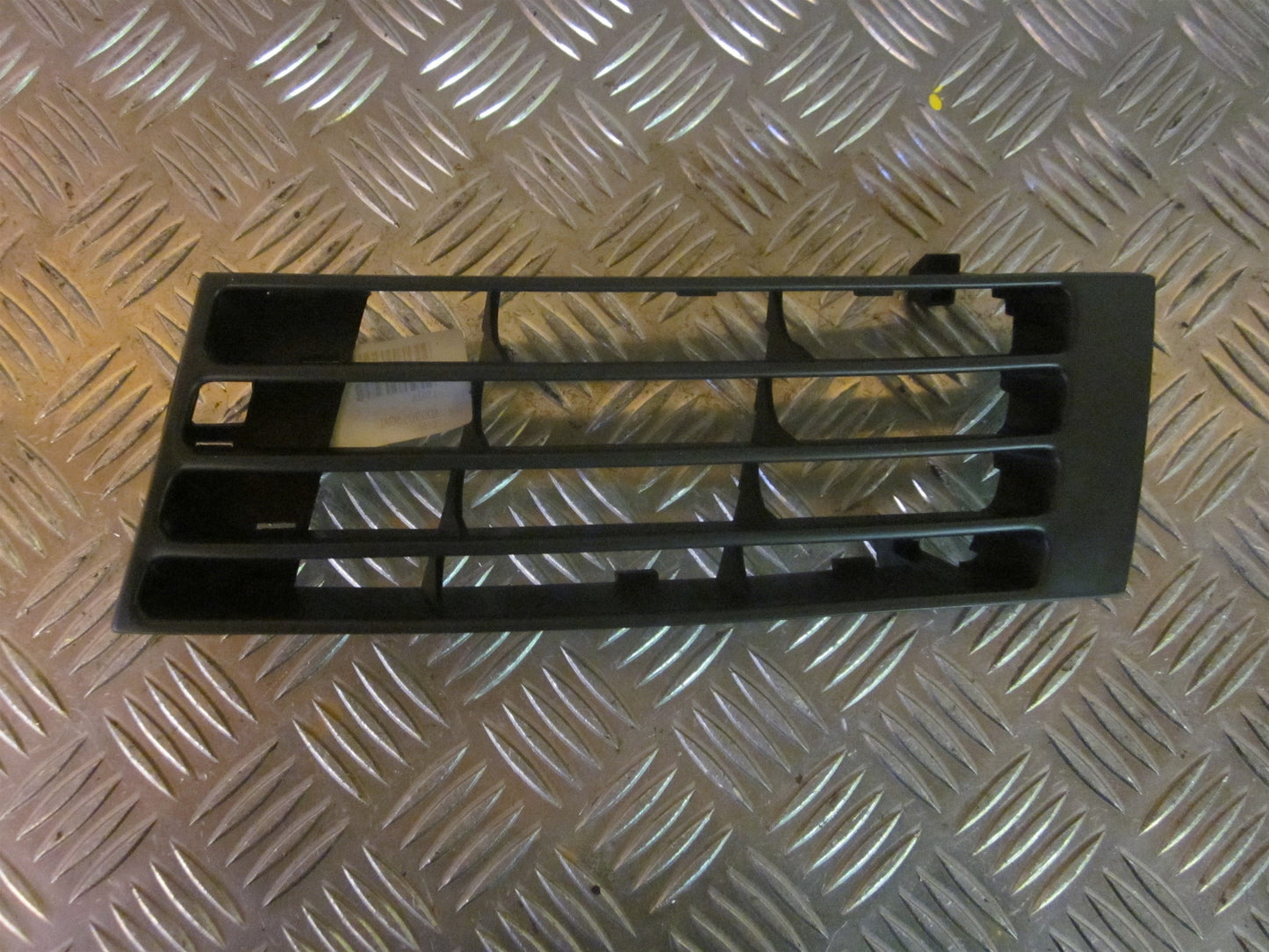 Audi A4 8D Frontgitter Med OEM Nr. Ophugger Fra Audi Ophugger