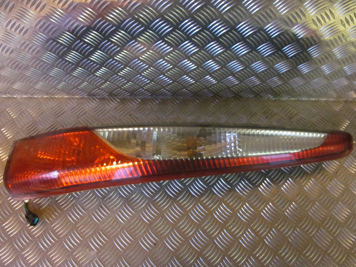 Mitsubishi Lancer Baglygte Med OEM Nr. Ophugger Fra Mitsubishi Ophugger