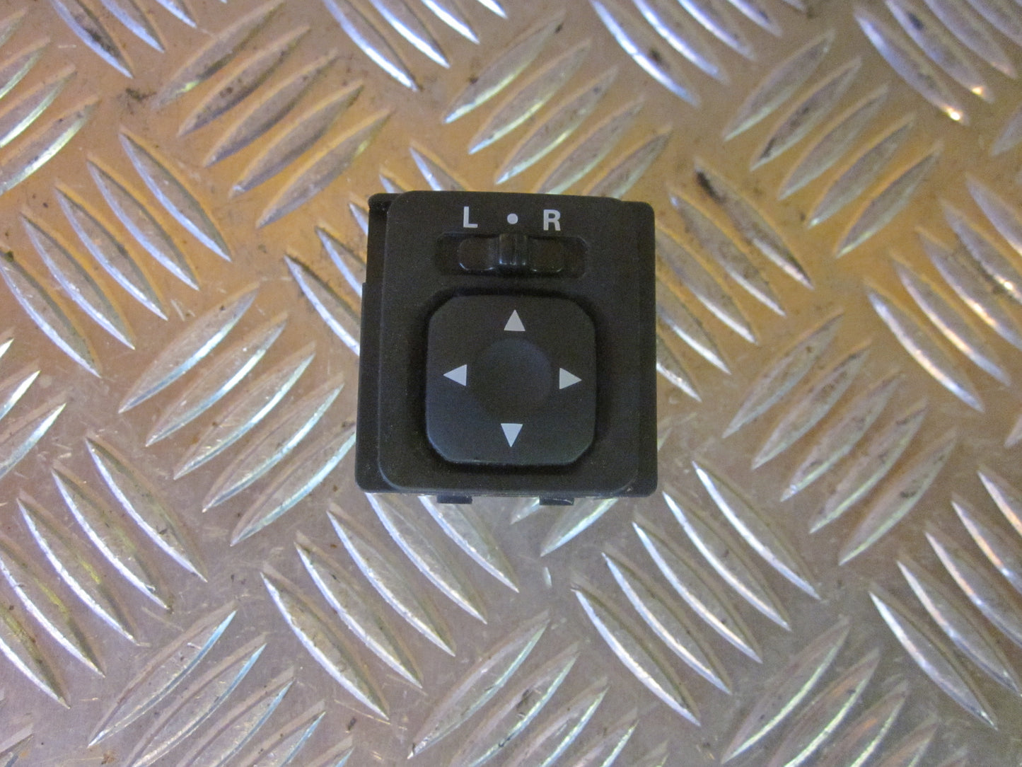 Mitsubishi Lancer Kontakt Sidespejl Med OEM Nr. Ophugger Fra Mitsubishi Ophugger