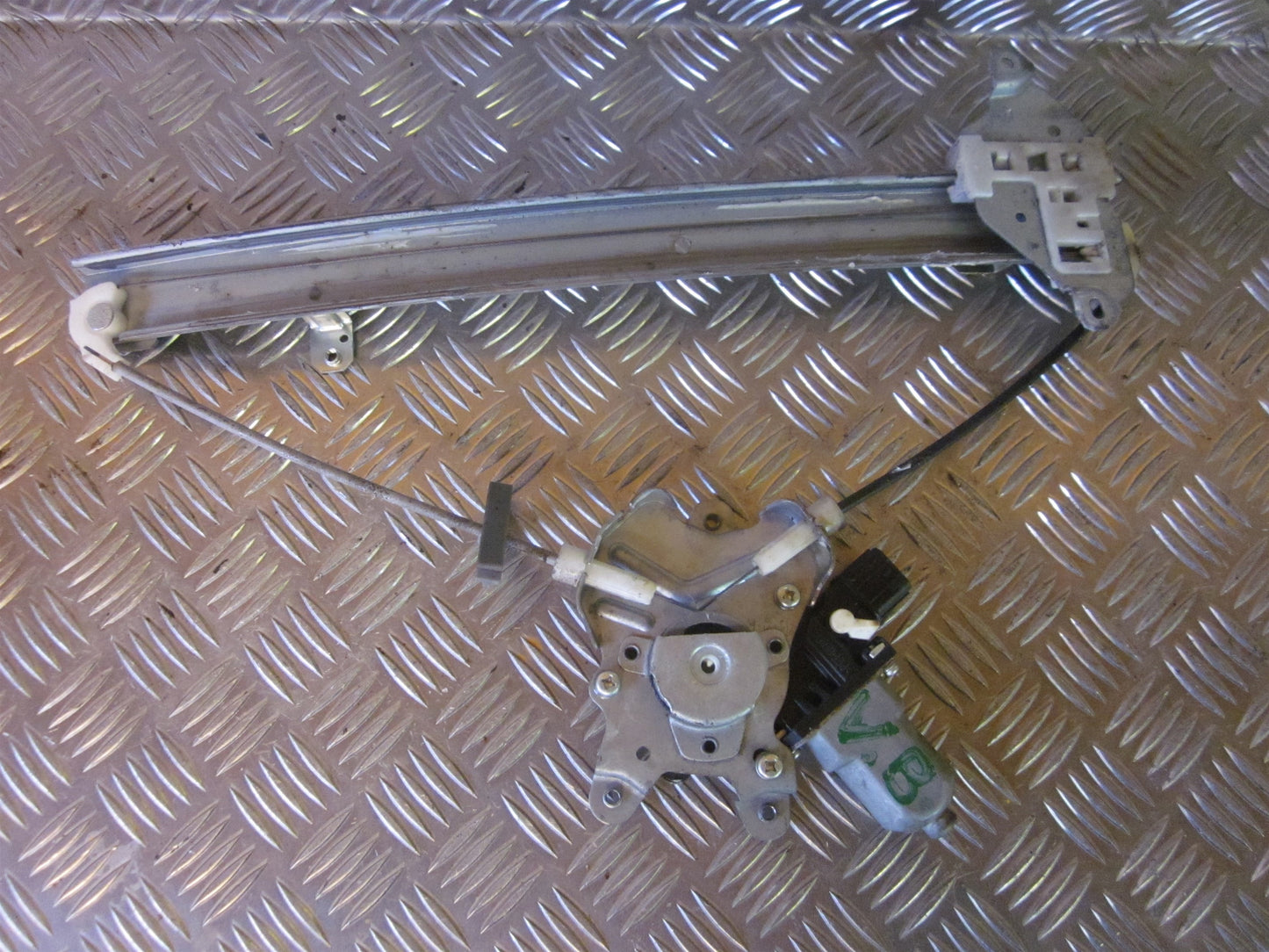 Mitsubishi Lancer Rudemotor - Rudehejs Med OEM Nr. Ophugger Fra Mitsubishi Ophugger