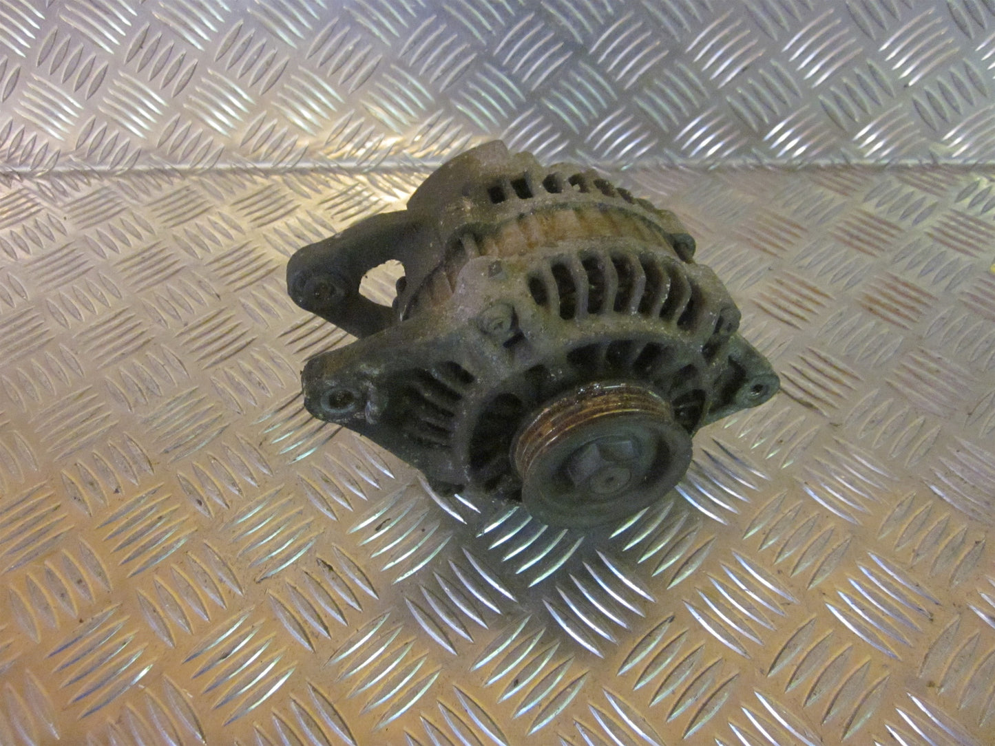 Mitsubishi Colt CA Generator Med OEM Nr. A5T67591 Fra Mitsubishi Ophugger