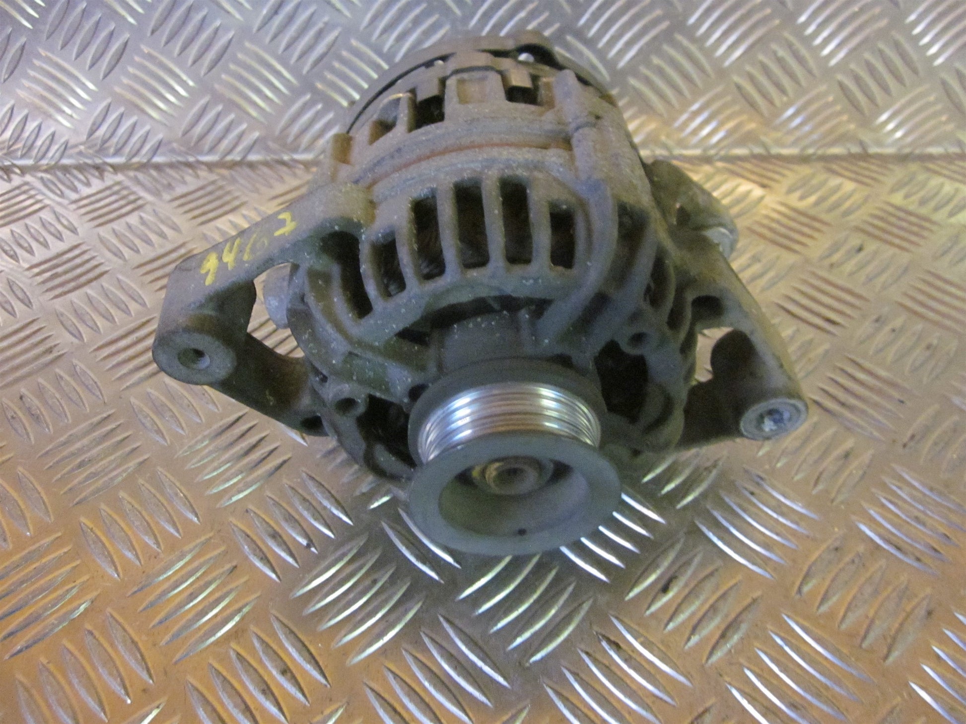 Opel Astra G Generator Med OEM Nr. 0124225002 Fra Opel Ophugger