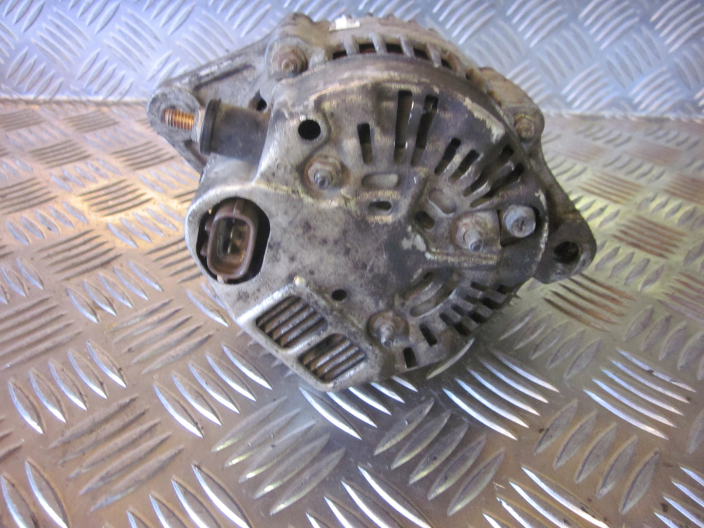Suzuki Baleno Generator Med OEM Nr. 3140060G1 Fra Suzuki Ophugger