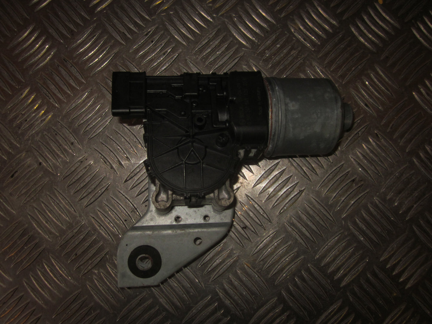 Renault Twingo 2 Viskermotor Med OEM Nr. 0390241541 Fra Renault Ophugger