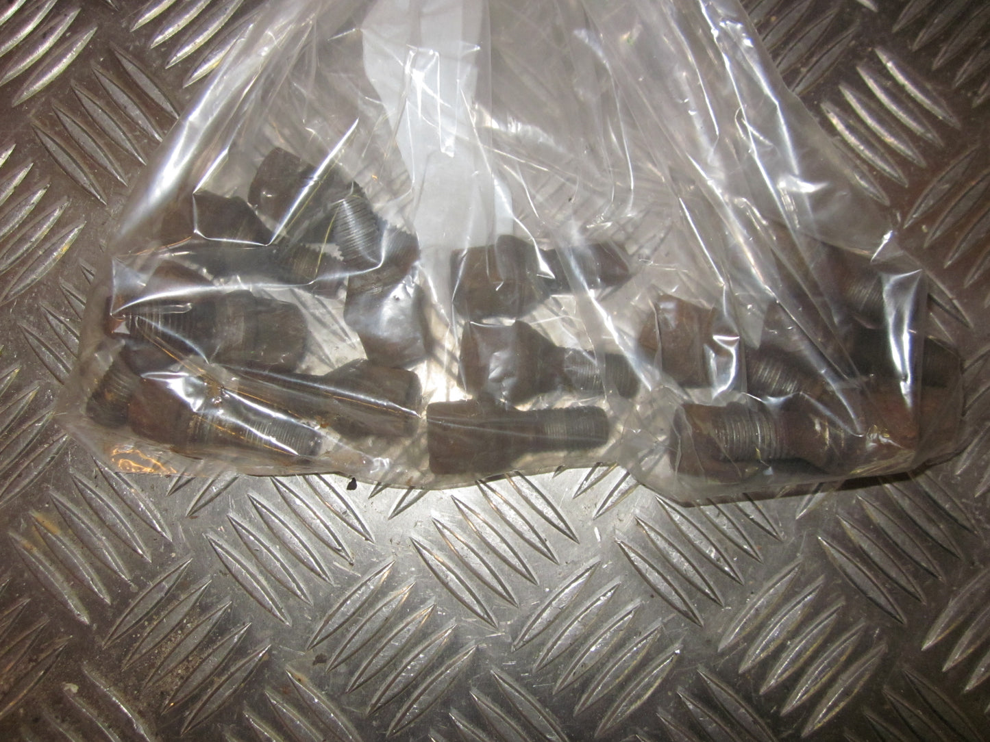 Fiat Grande Punto Hjulbolte/Møtrikker Med OEM Nr. Ophugger Fra Fiat Ophugger