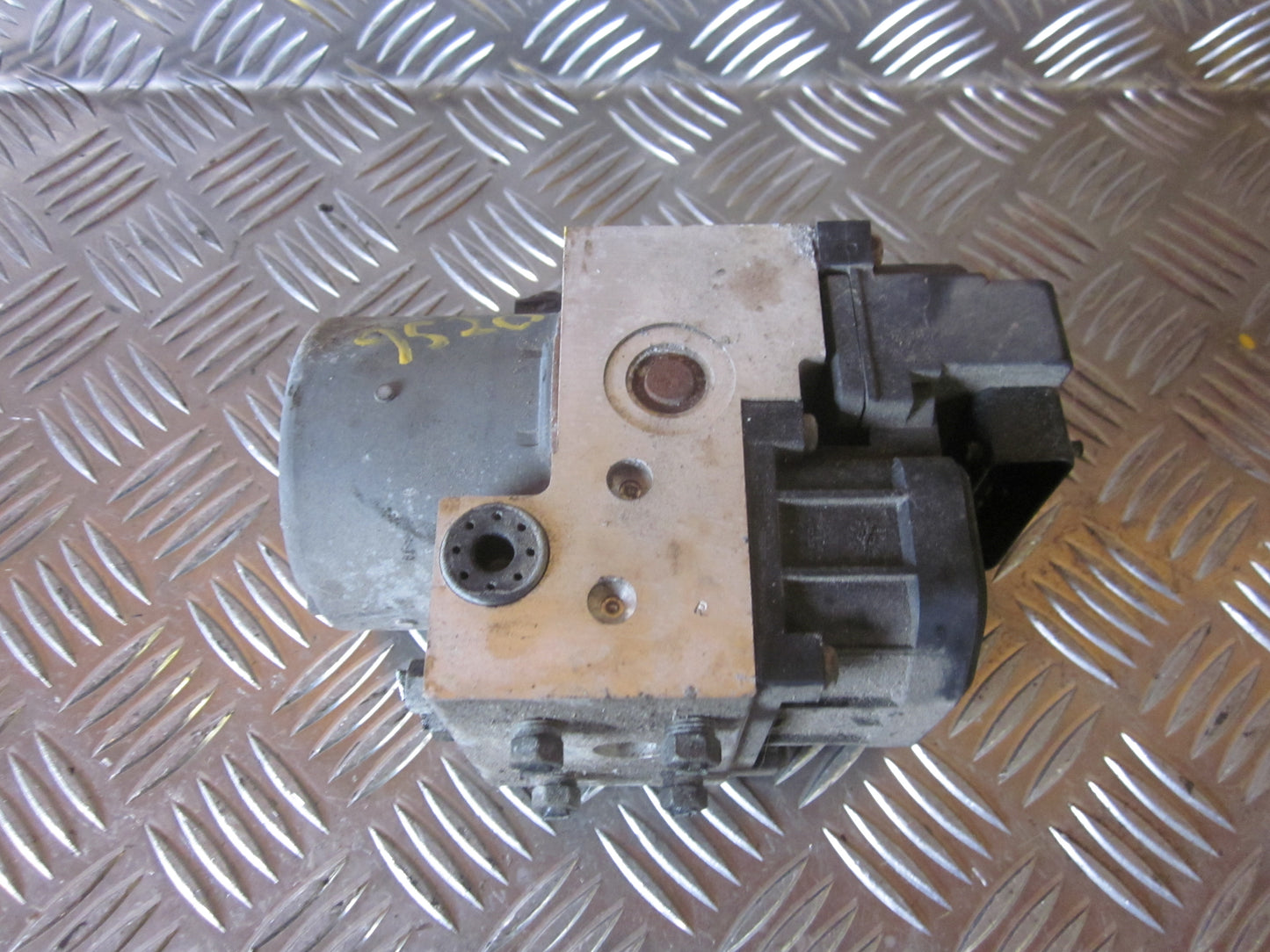 Toyota Avensis Abs Pumpe Med OEM Nr. 0273004559 Fra Toyota Ophugger