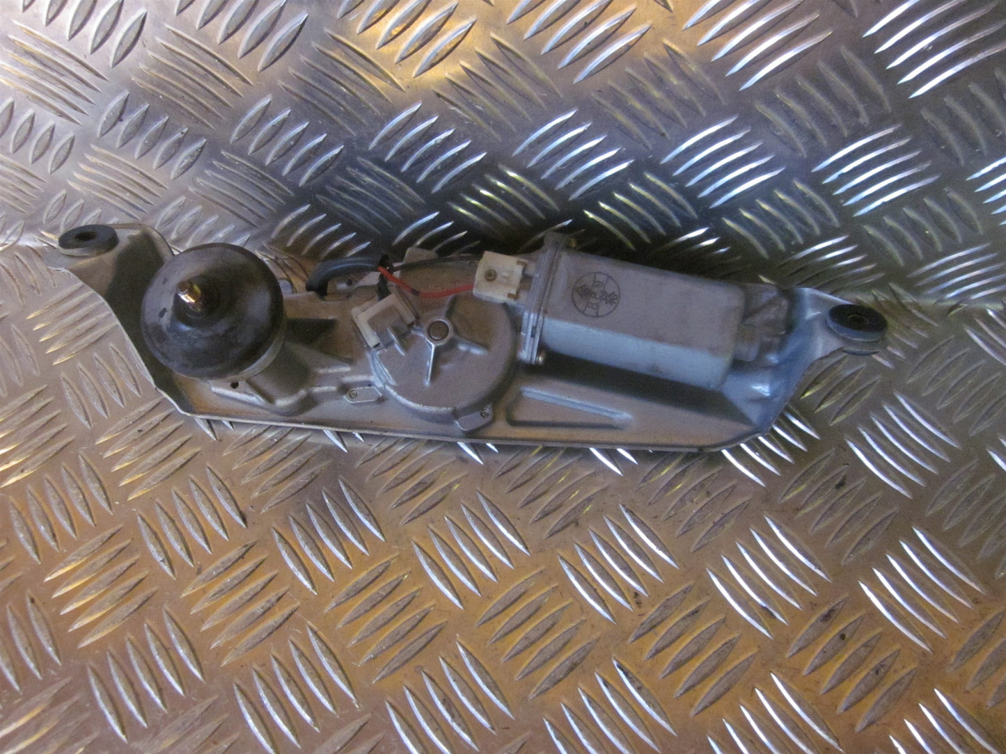 Mazda 323 F 5D BJ14 Bagrudevisker Motor Med OEM Nr. Ophugger Fra Mazda Ophugger