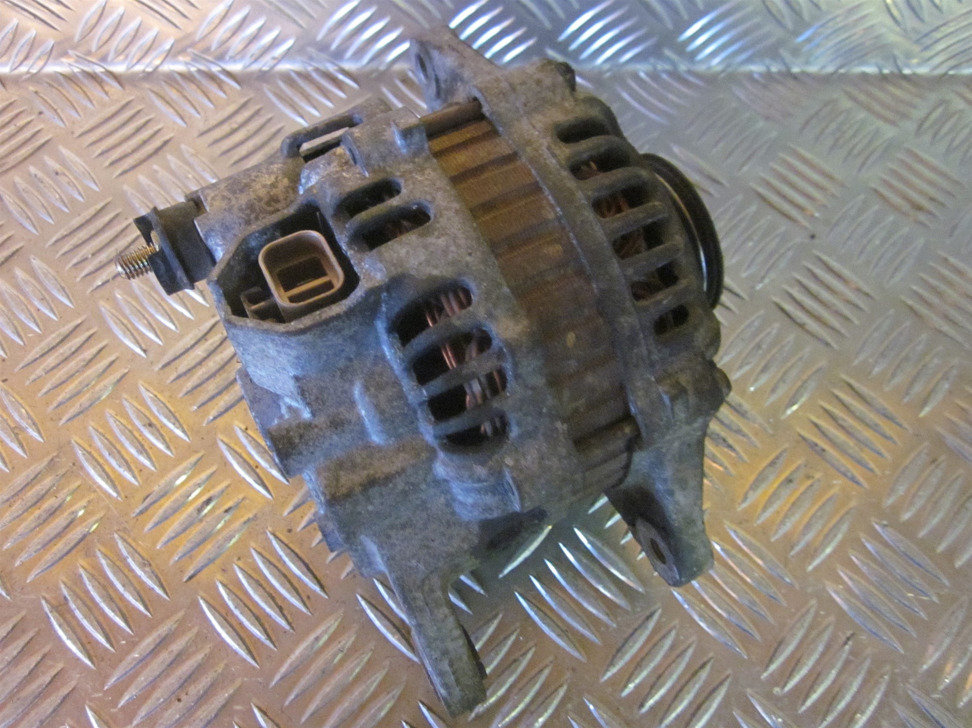 Mazda 323 F 5D BJ14 Generator Med OEM Nr. A2TB0091A Fra Mazda Ophugger