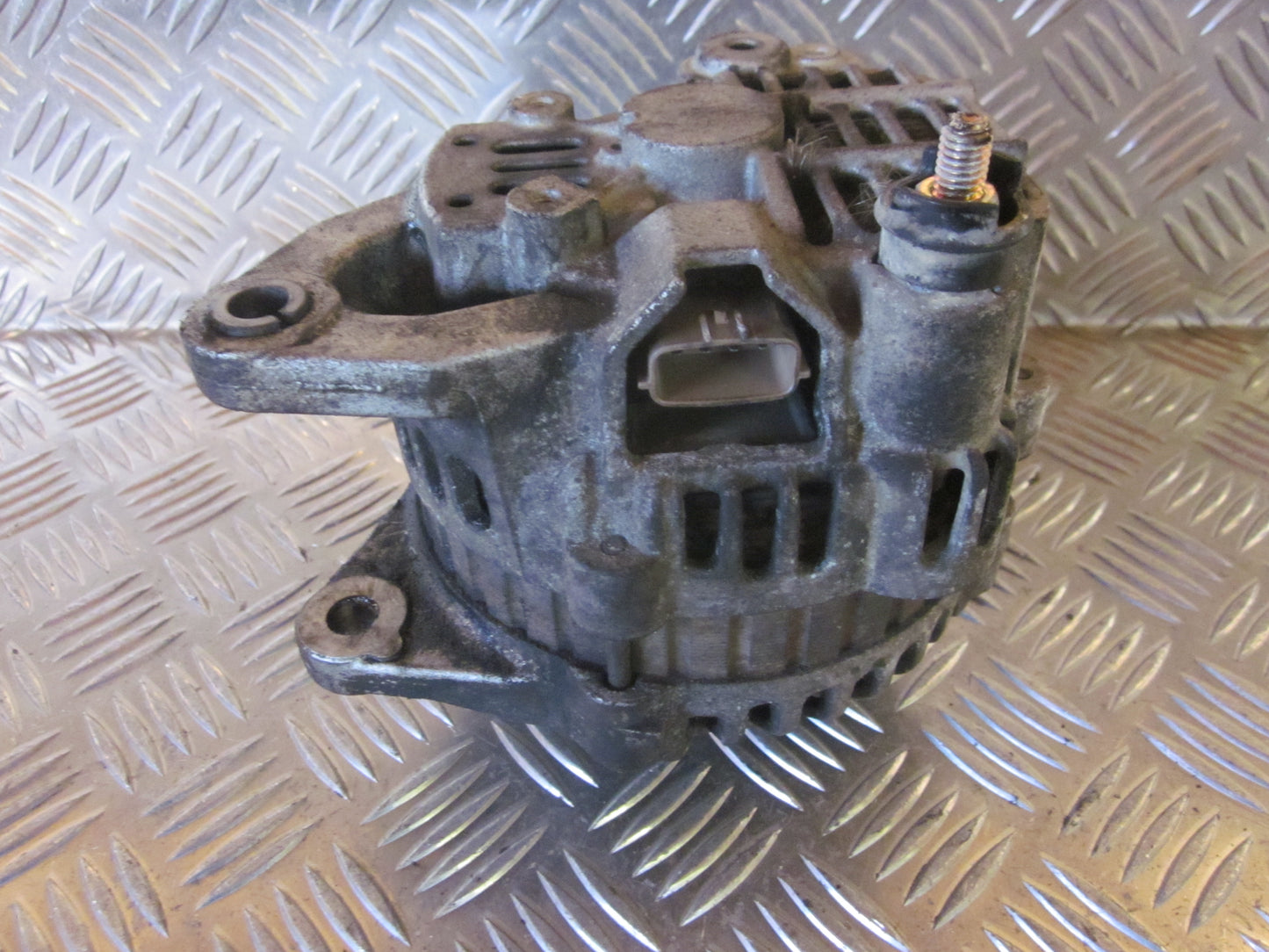 Mitsubishi Carisma Generator Med OEM Nr. A3TA5491 Fra Mitsubishi Ophugger