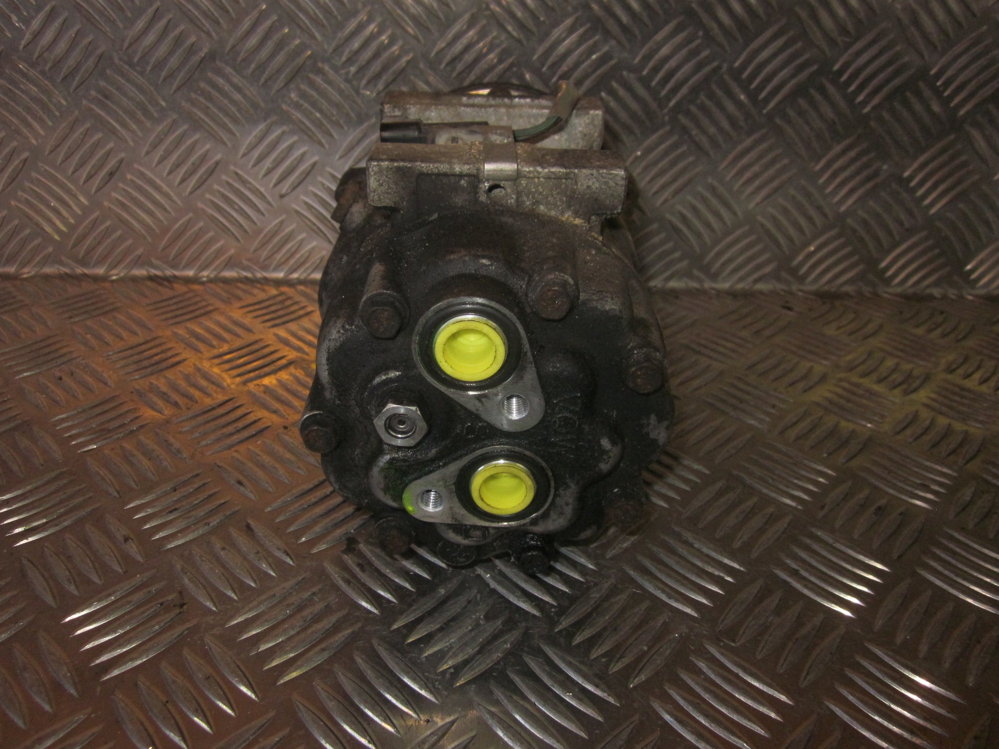 Ford Focus Aircondition Pumpe Med OEM Nr. 3M5H19D629HC Fra Ford Ophugger